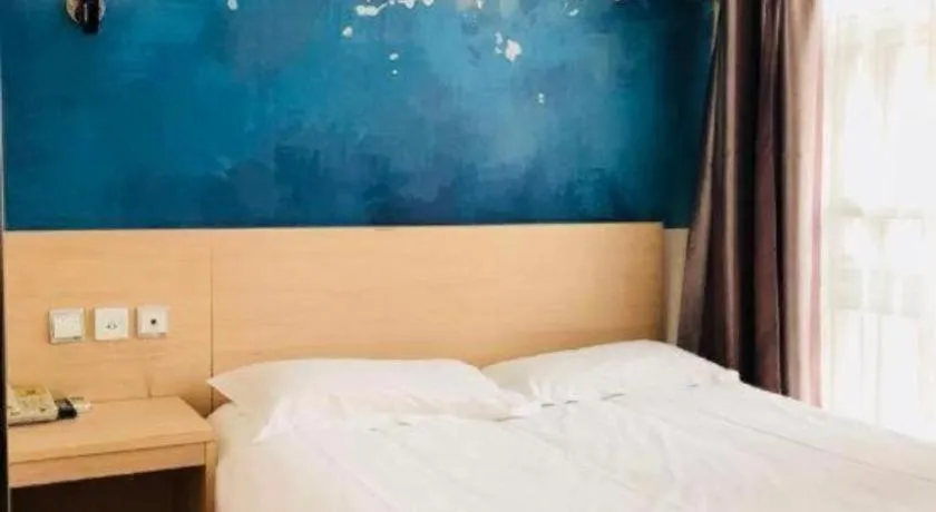 Bed in Super 8 Hotel Jinan Railway Station Square