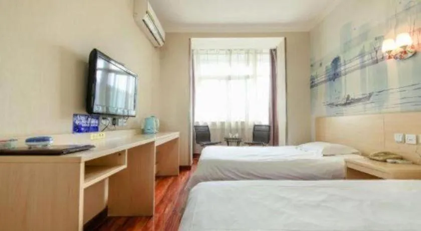 Bed in Super 8 Hotel Jinan Railway Station Square