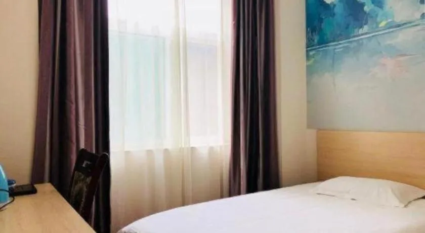 Bed in Super 8 Hotel Jinan Railway Station Square