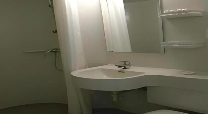 Super 8 Hotel Jinan Railway Station Square