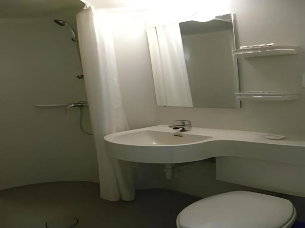 Super 8 Hotel Jinan Railway Station Square