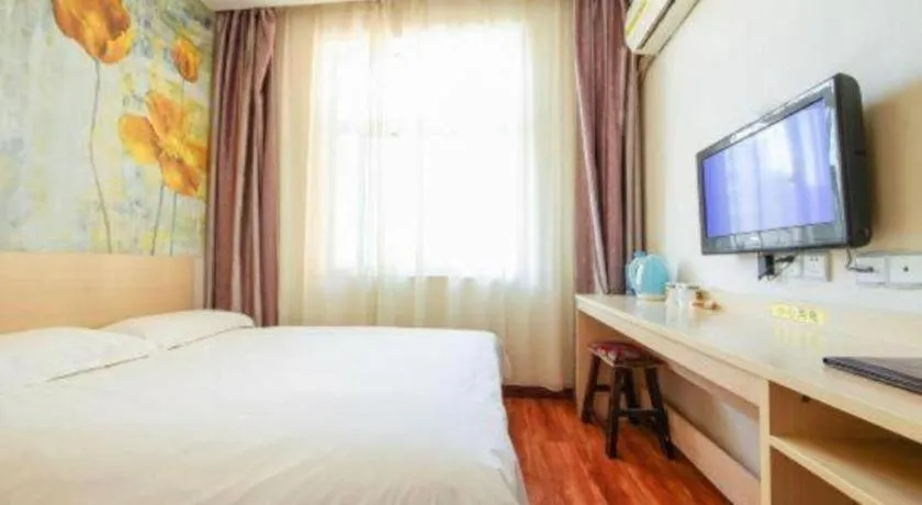 Bed in Super 8 Hotel Jinan Railway Station Square