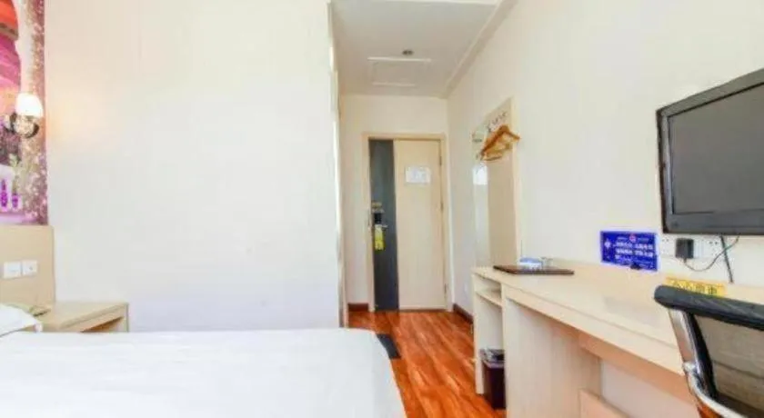 Bed in Super 8 Hotel Jinan Railway Station Square