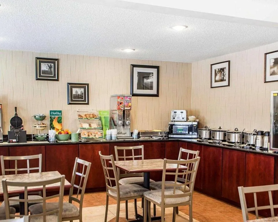 Quality Inn & Suites Davenport near I-80