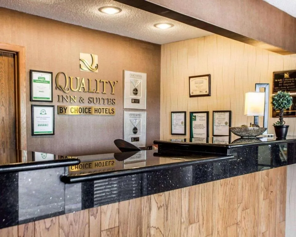 Quality Inn & Suites Davenport near I-80