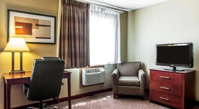 Quality Inn & Suites Davenport near I-80
