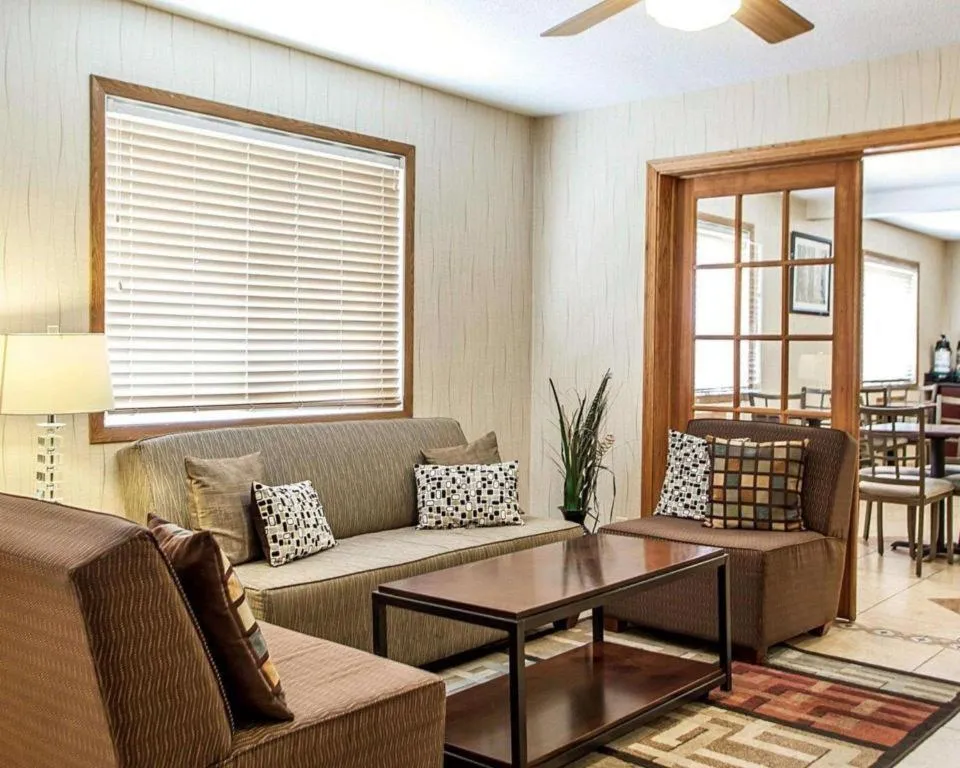 Quality Inn & Suites Davenport near I-80