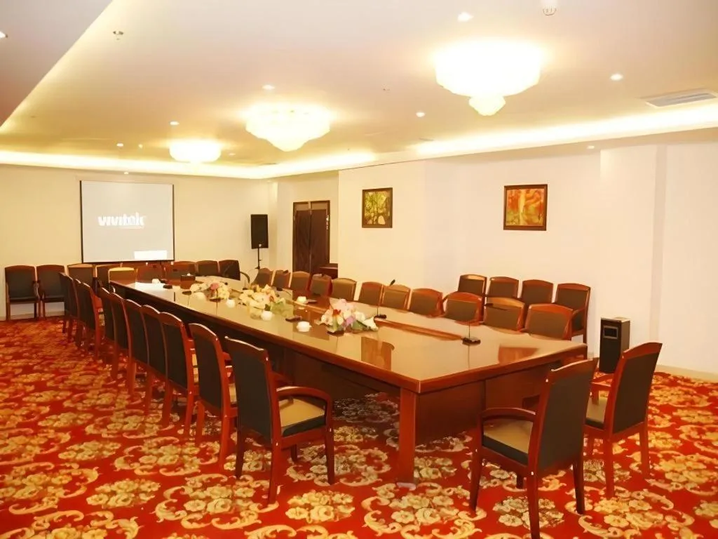 Aksu Pudong Holiday Hotel