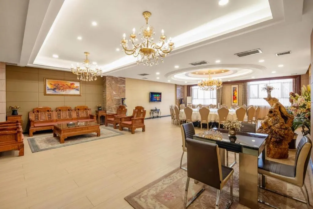 Aksu Pudong Holiday Hotel