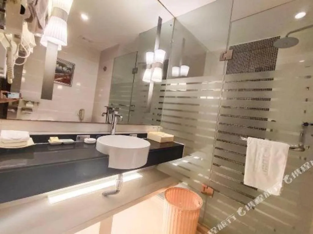 Aksu Pudong Holiday Hotel