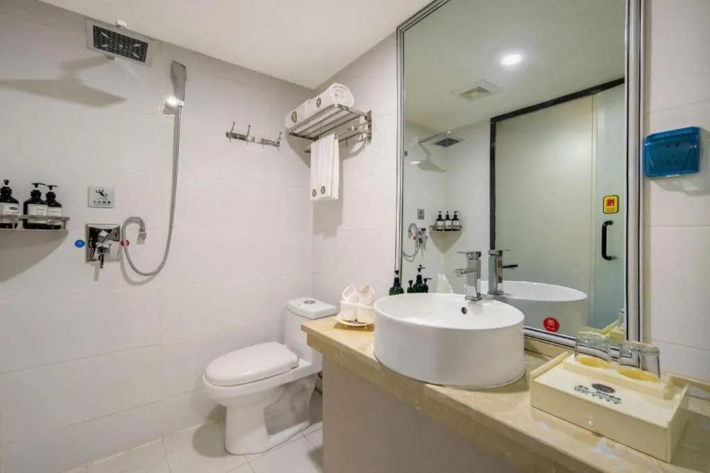 Aksu Pudong Holiday Hotel