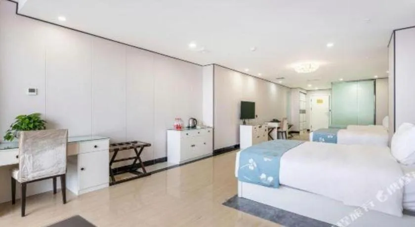 Bed in Aksu Pudong Holiday Hotel