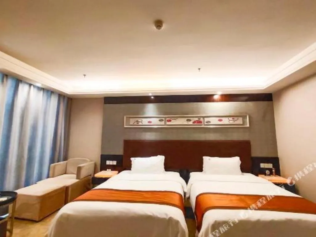 Bed in Aksu Pudong Holiday Hotel
