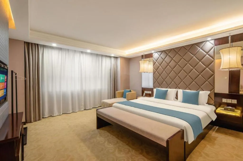 Bed in Aksu Pudong Holiday Hotel