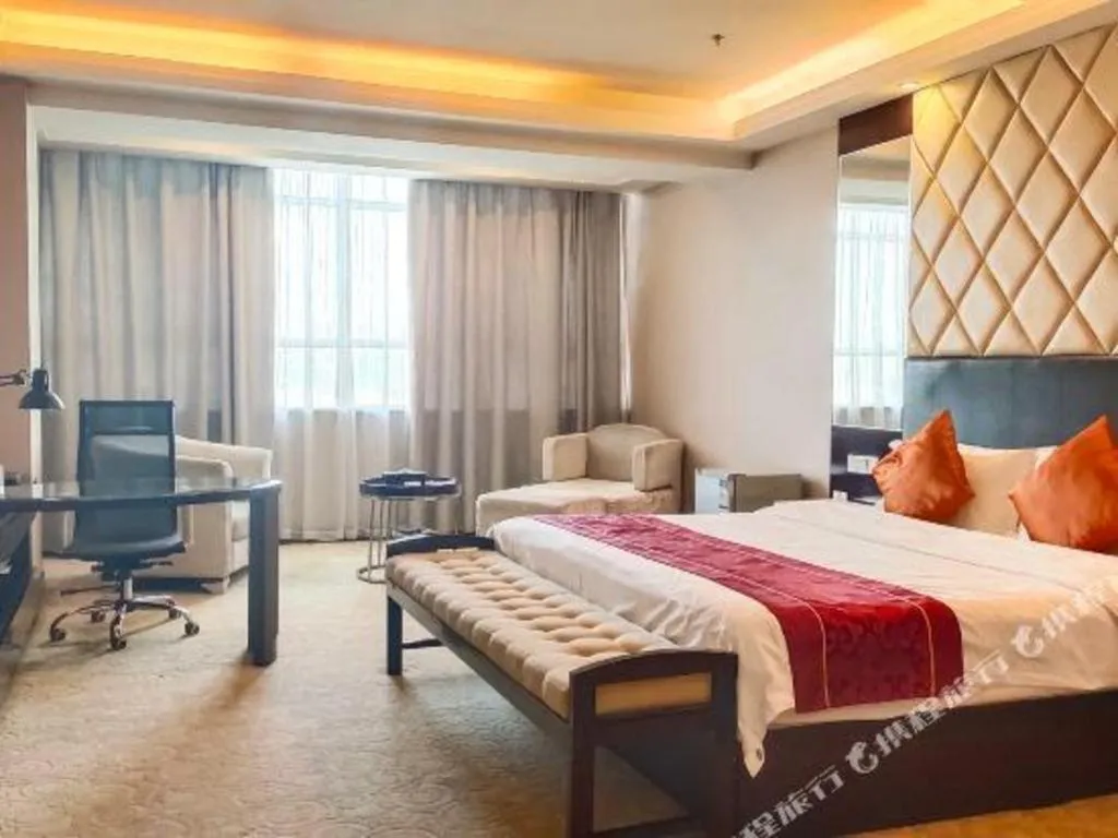 Bed in Aksu Pudong Holiday Hotel