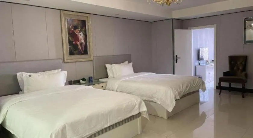 Bed in Aksu Pudong Holiday Hotel