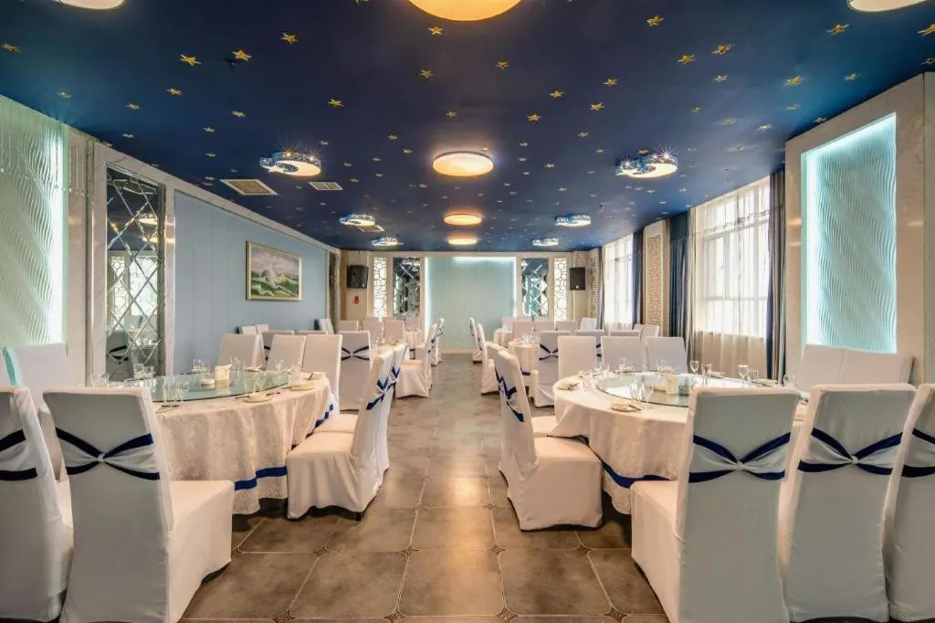 Aksu Pudong Holiday Hotel