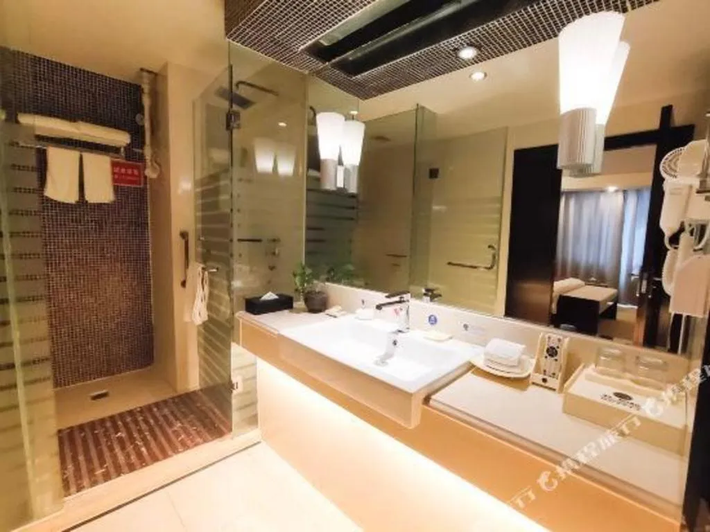 Aksu Pudong Holiday Hotel