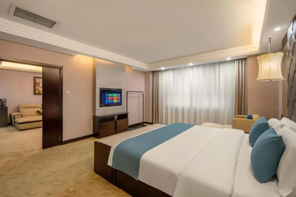 Bed in Aksu Pudong Holiday Hotel