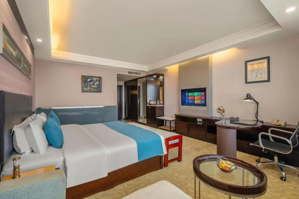 Bed in Aksu Pudong Holiday Hotel