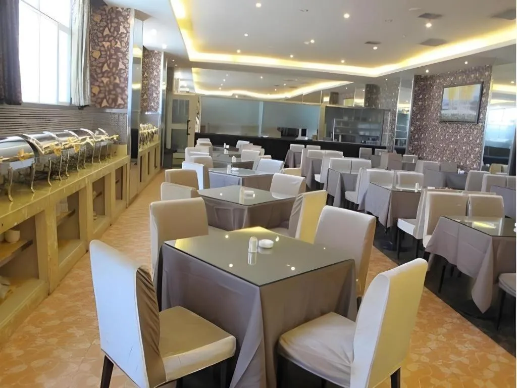 Aksu Pudong Holiday Hotel