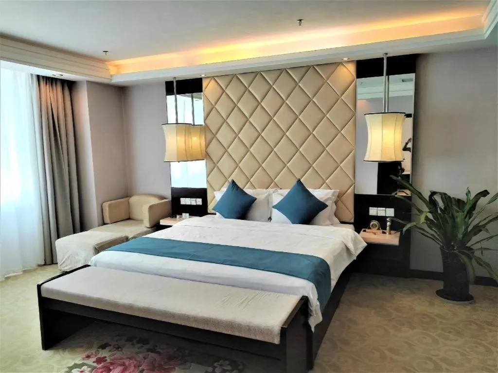 Bed in Aksu Pudong Holiday Hotel