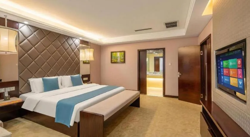 Bed in Aksu Pudong Holiday Hotel