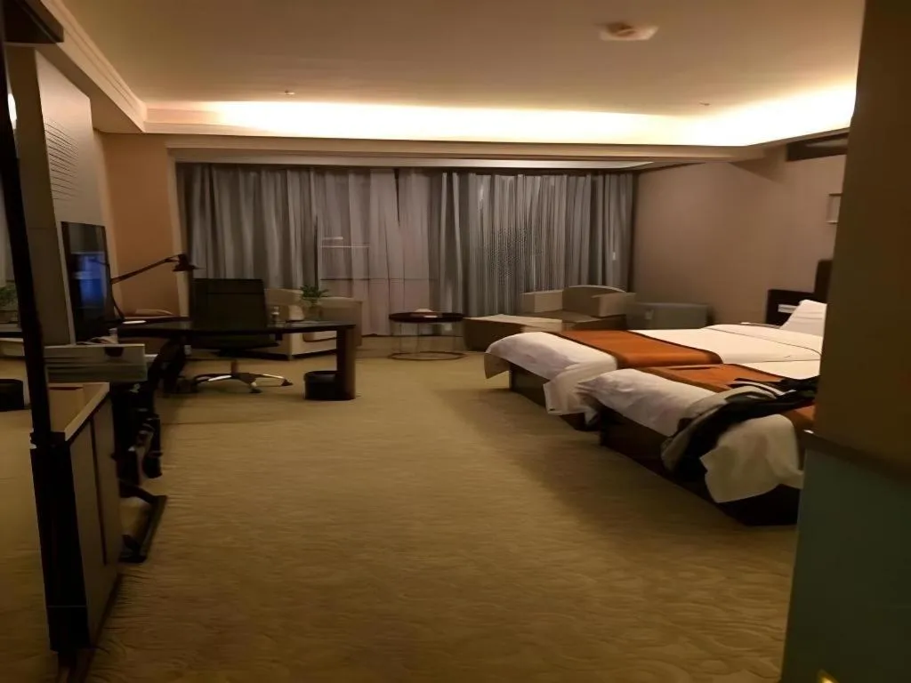 Bed in Aksu Pudong Holiday Hotel