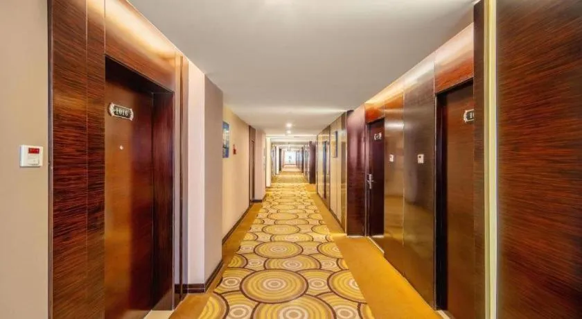 Aksu Pudong Holiday Hotel