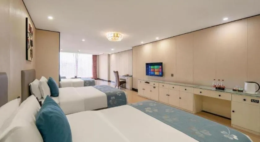 Bed in Aksu Pudong Holiday Hotel