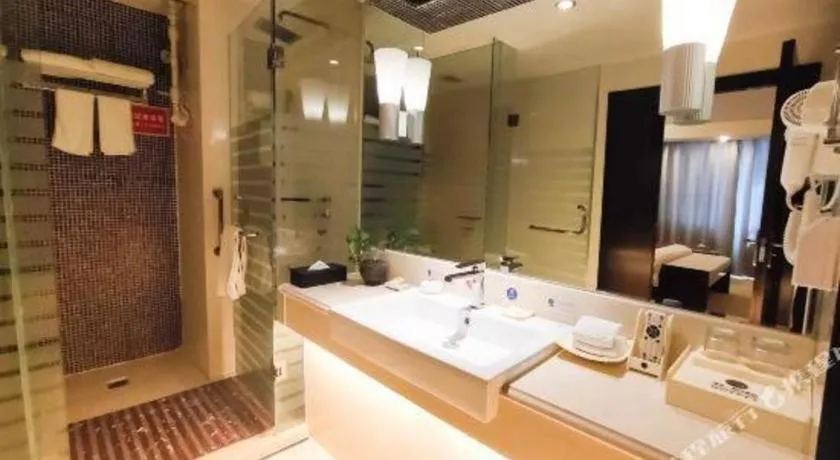 Aksu Pudong Holiday Hotel