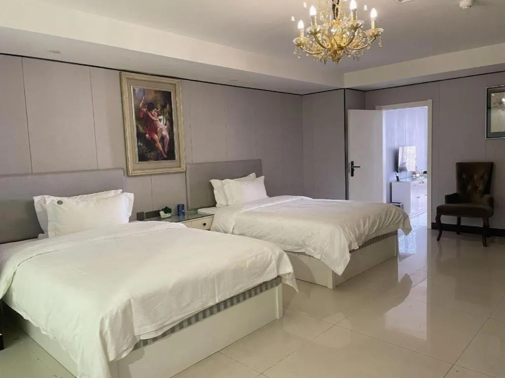 Bed in Aksu Pudong Holiday Hotel