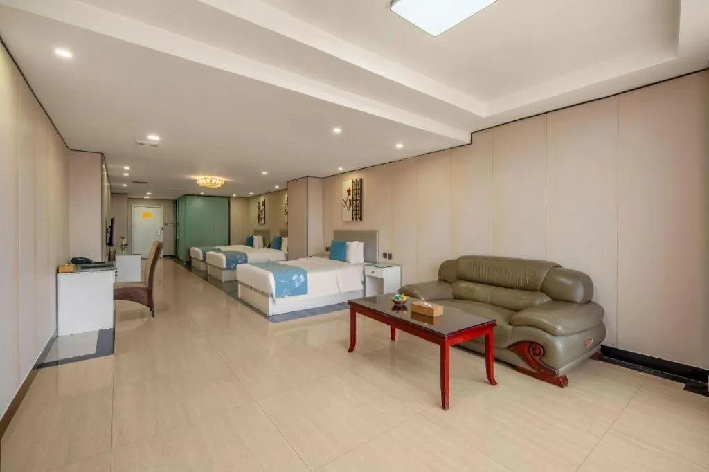 Aksu Pudong Holiday Hotel