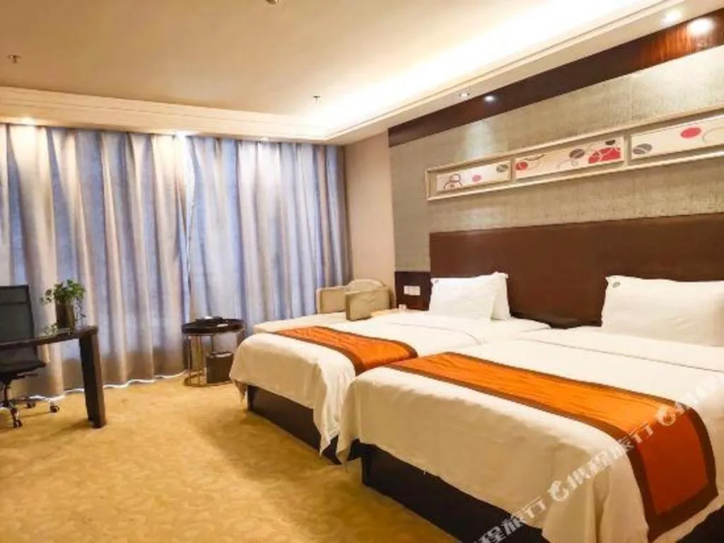 Bed in Aksu Pudong Holiday Hotel
