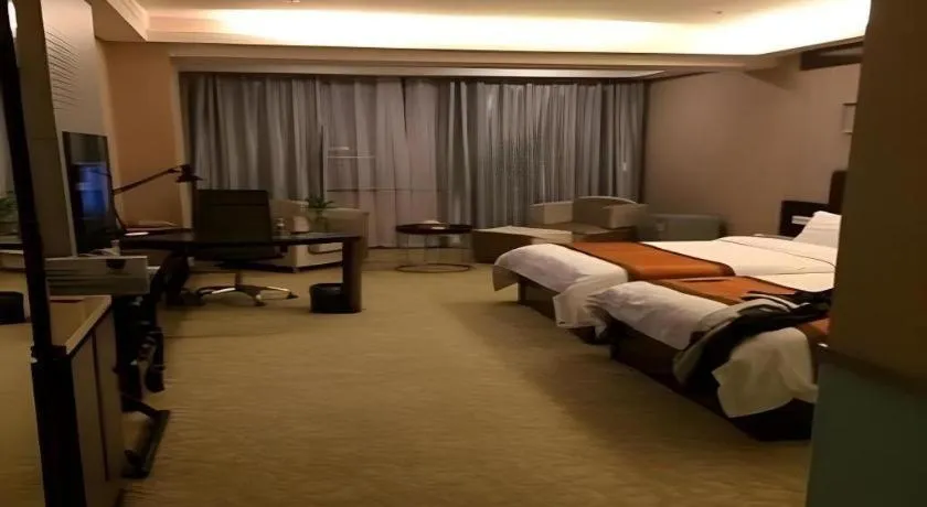 Bed in Aksu Pudong Holiday Hotel