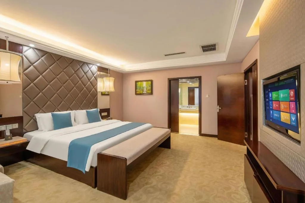 Bed in Aksu Pudong Holiday Hotel