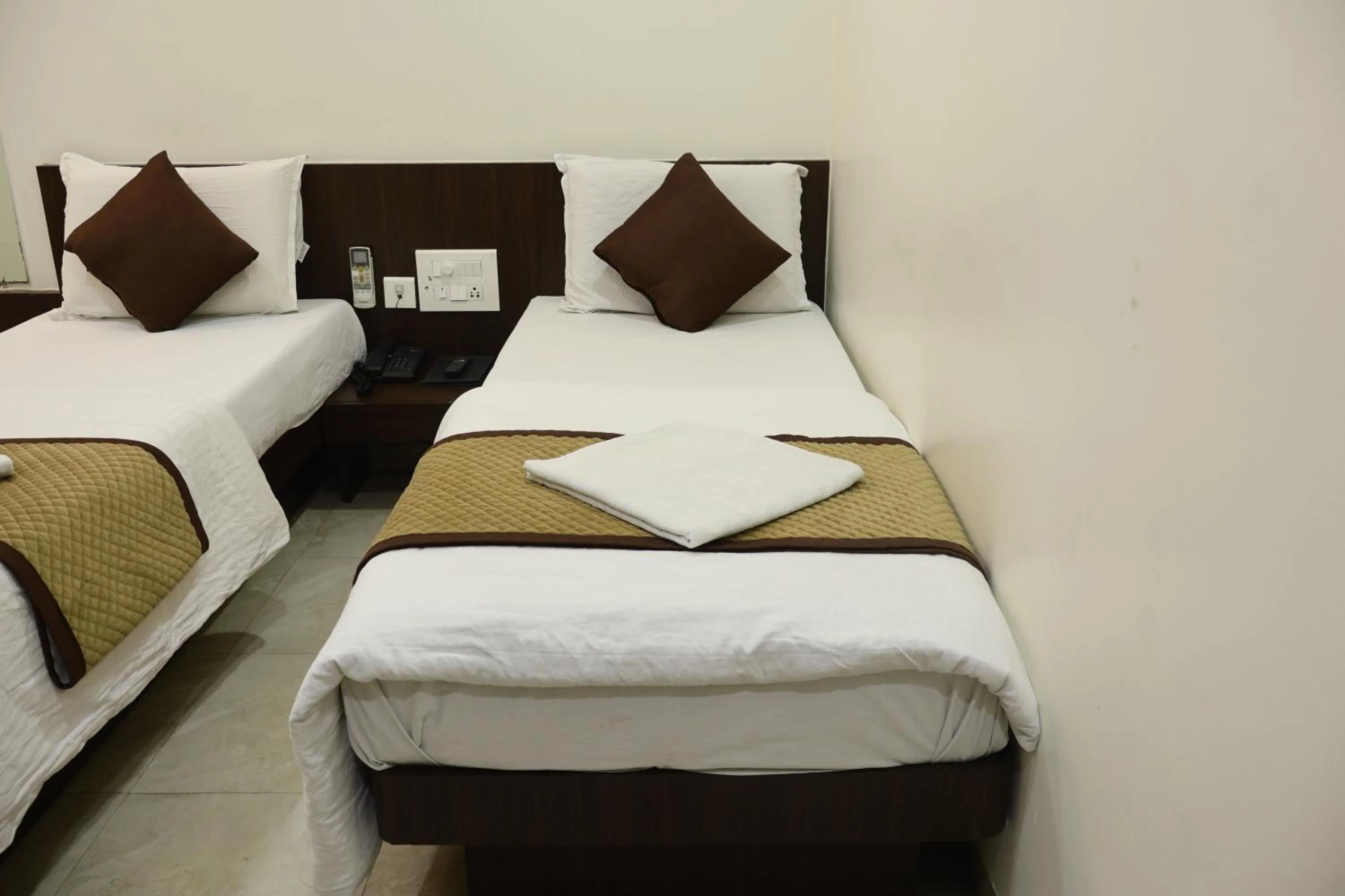 Bedroom, Bed in Hotel Kabir