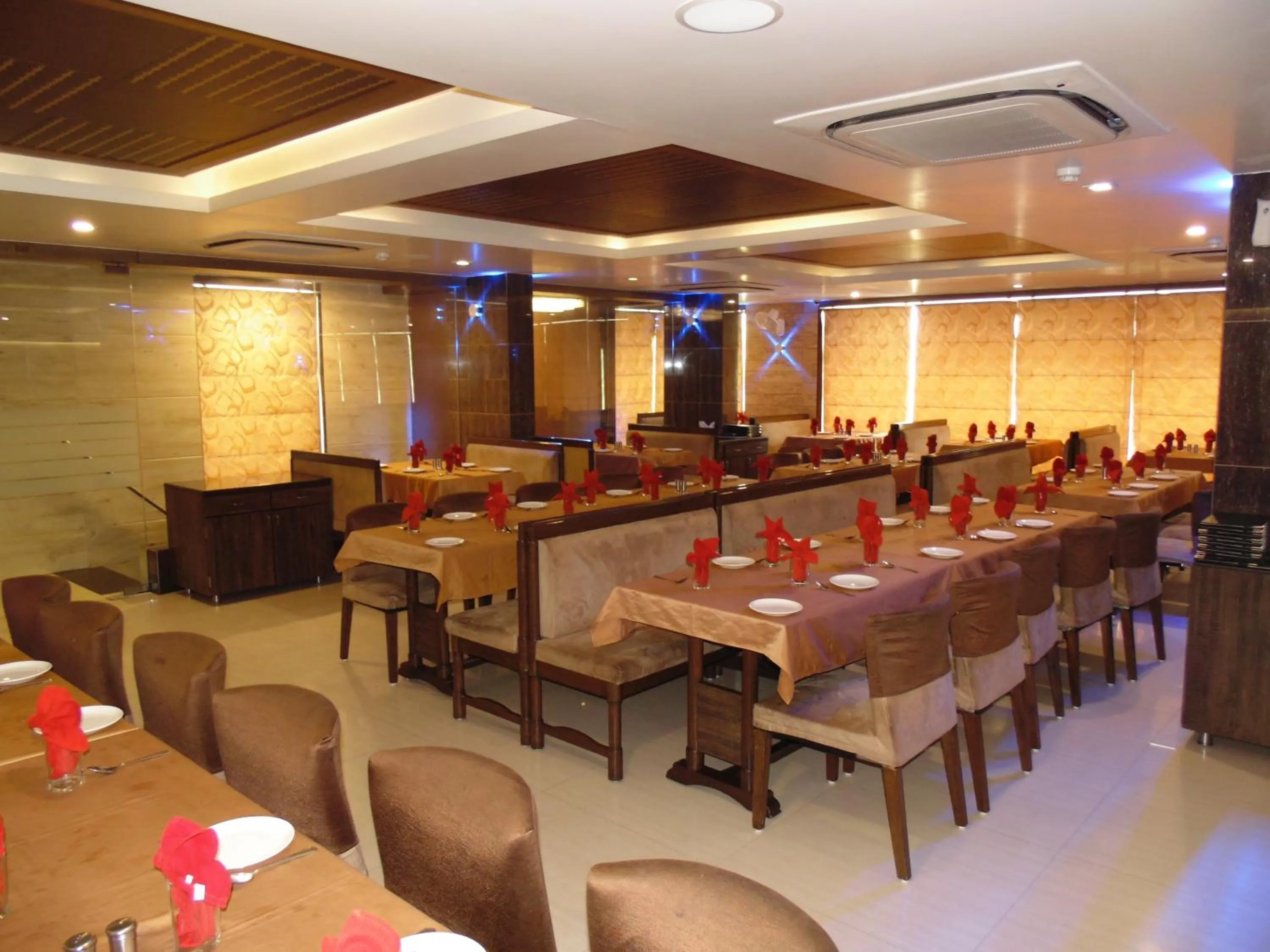 Restaurant/places to eat in Hotel Kabir