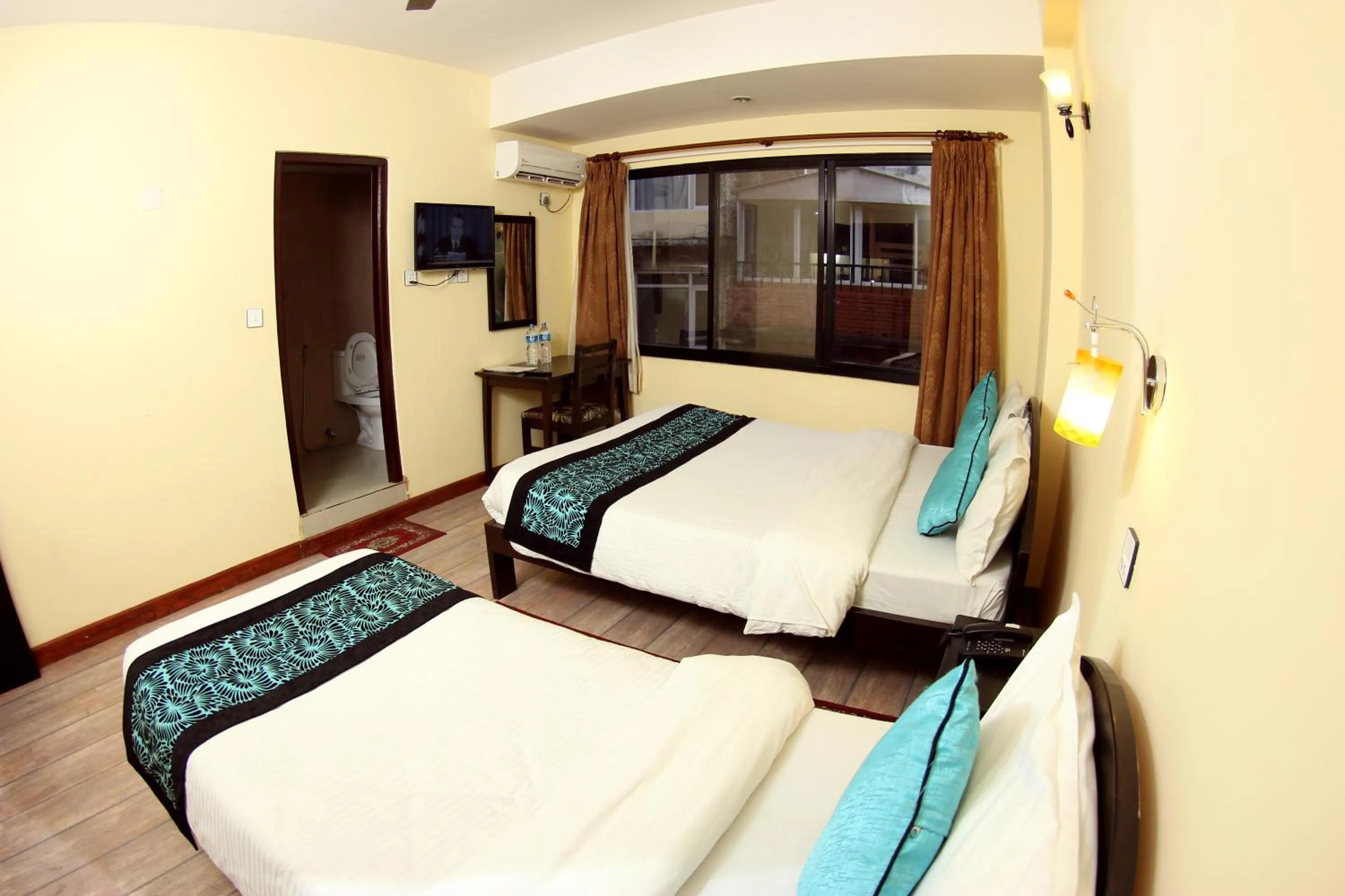 Photo of the whole room, Bed in Bag Packer's Lodge