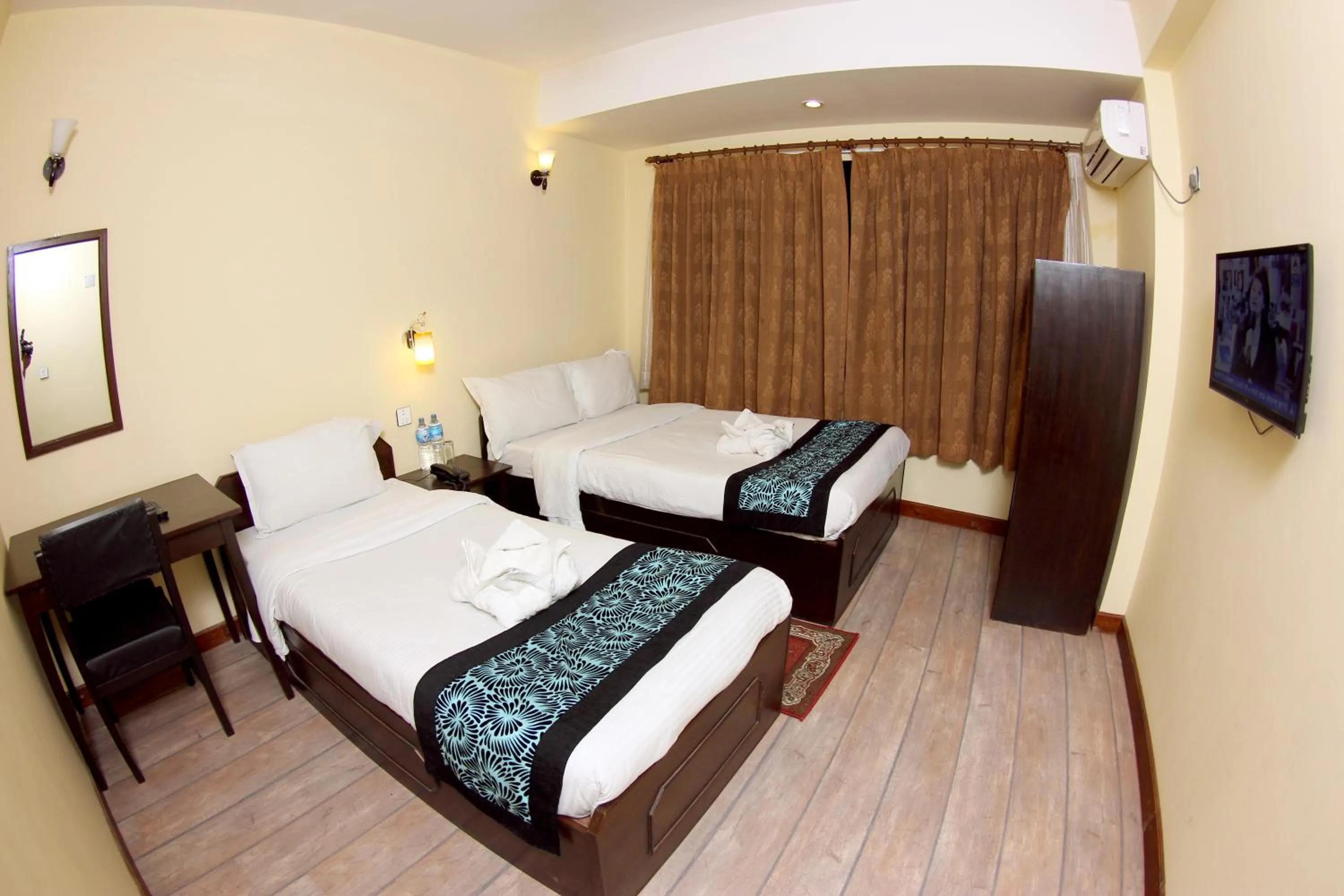 Photo of the whole room, Bed in Bag Packer's Lodge