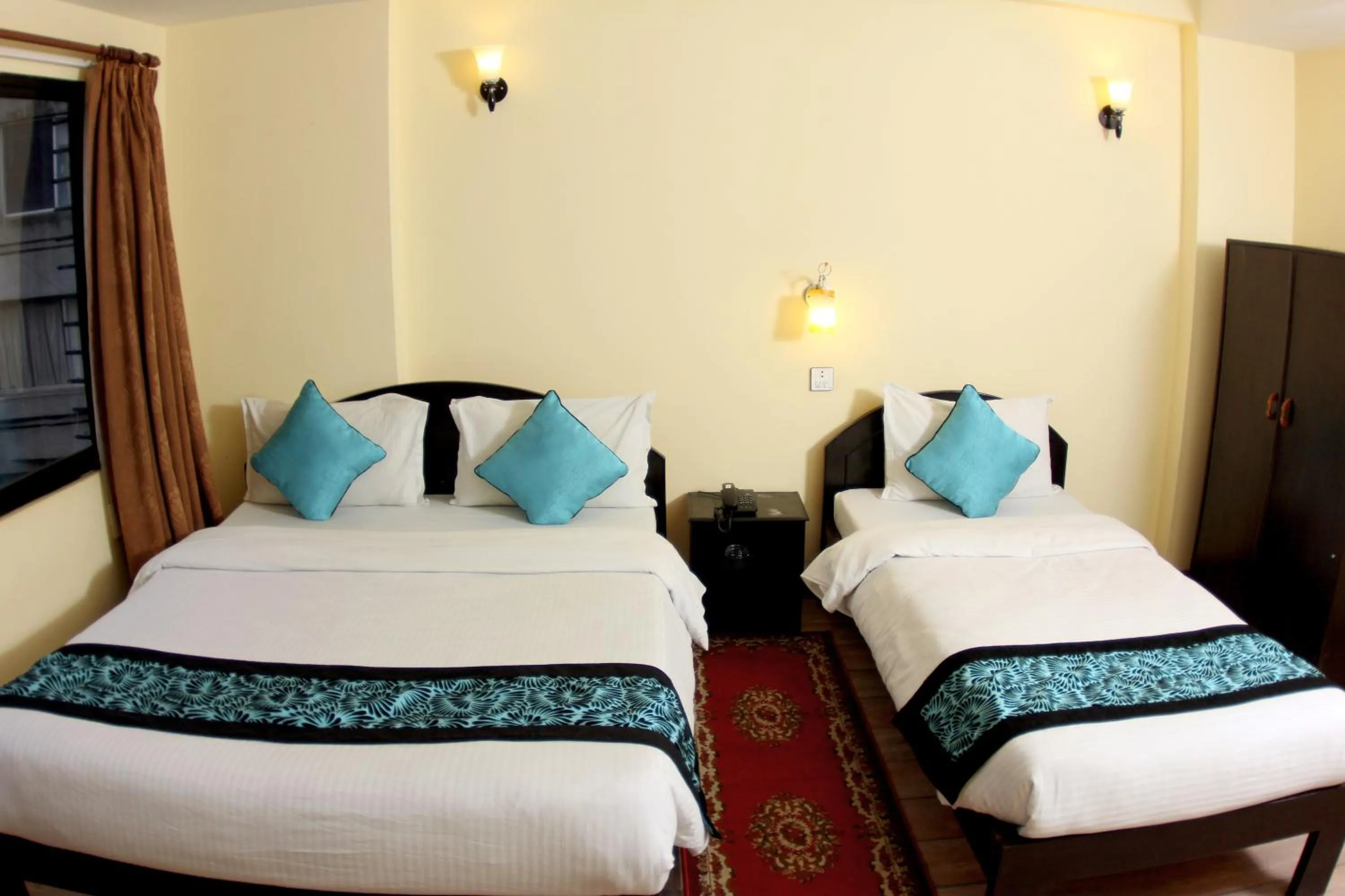 Photo of the whole room, Bed in Bag Packer's Lodge