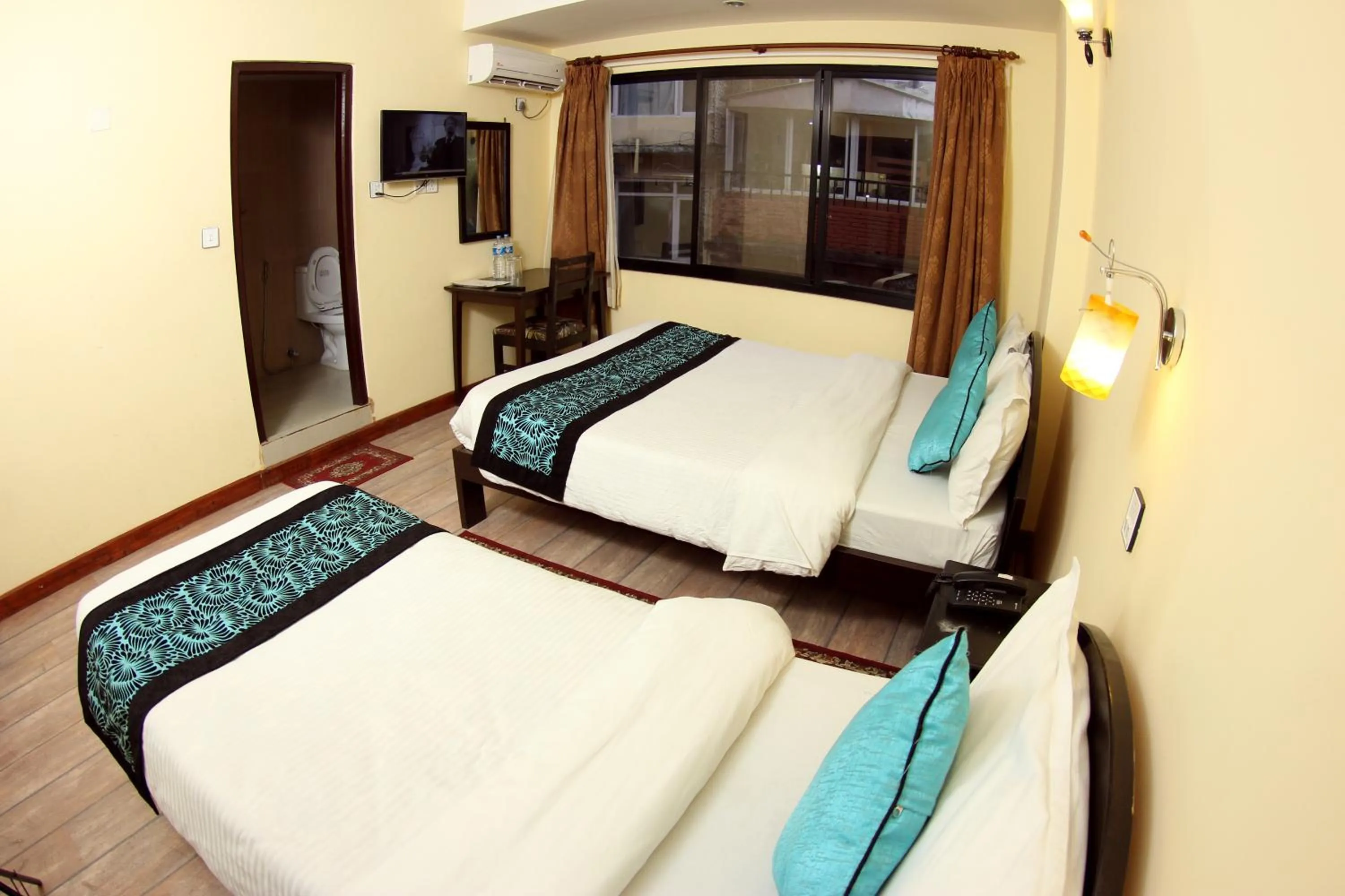 Photo of the whole room, Bed in Bag Packer's Lodge