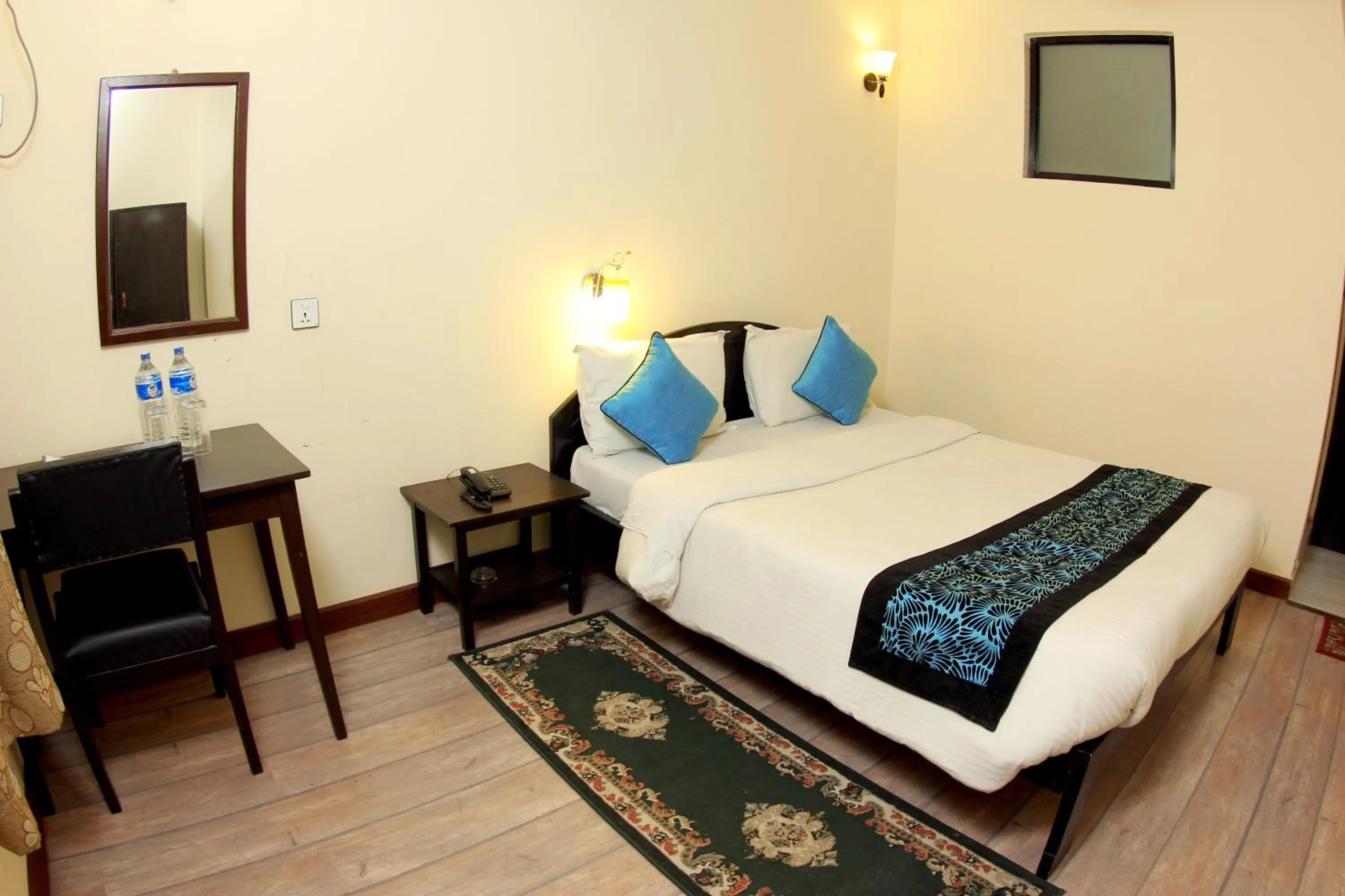 Photo of the whole room, Bed in Bag Packer's Lodge