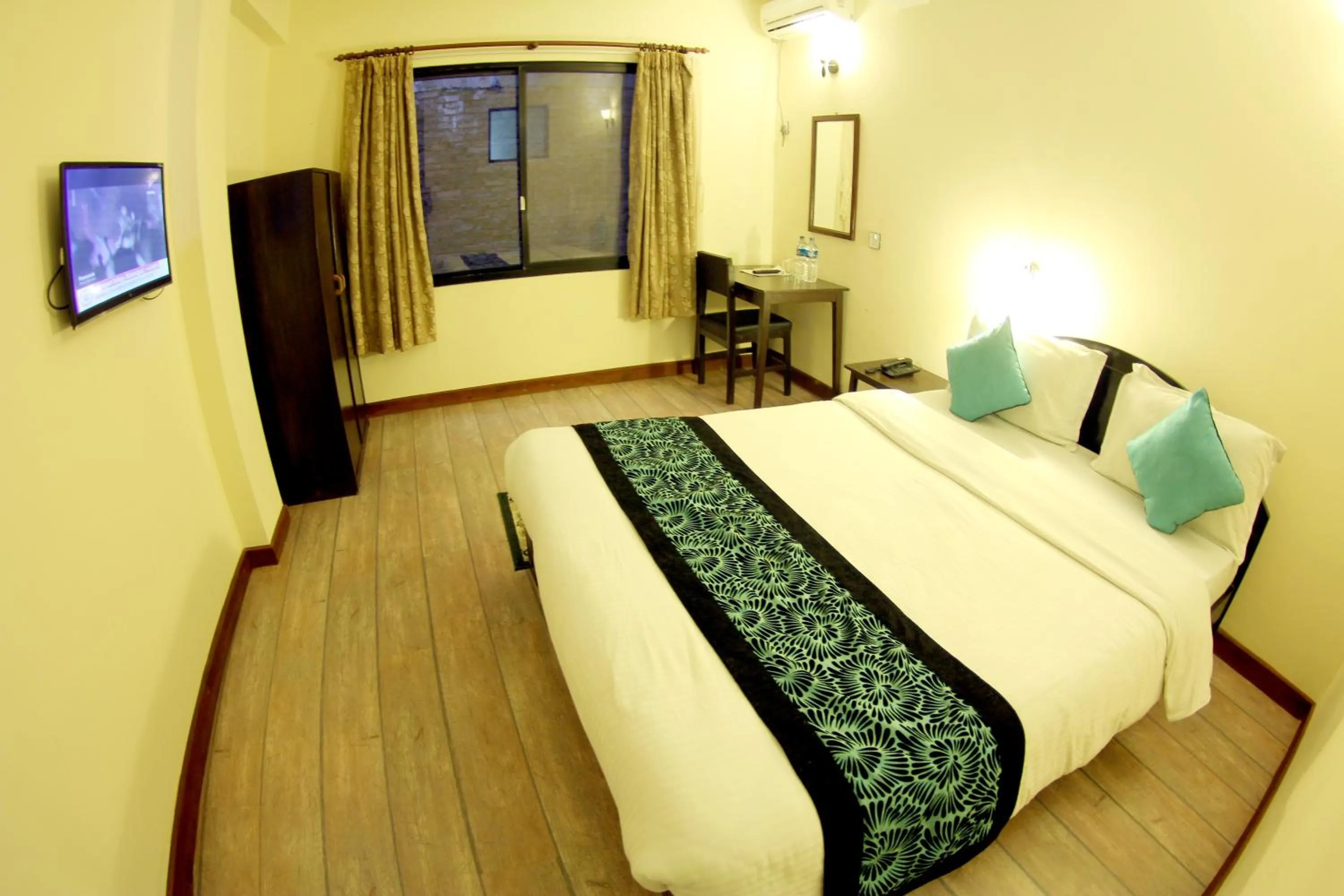 Photo of the whole room, Bed in Bag Packer's Lodge