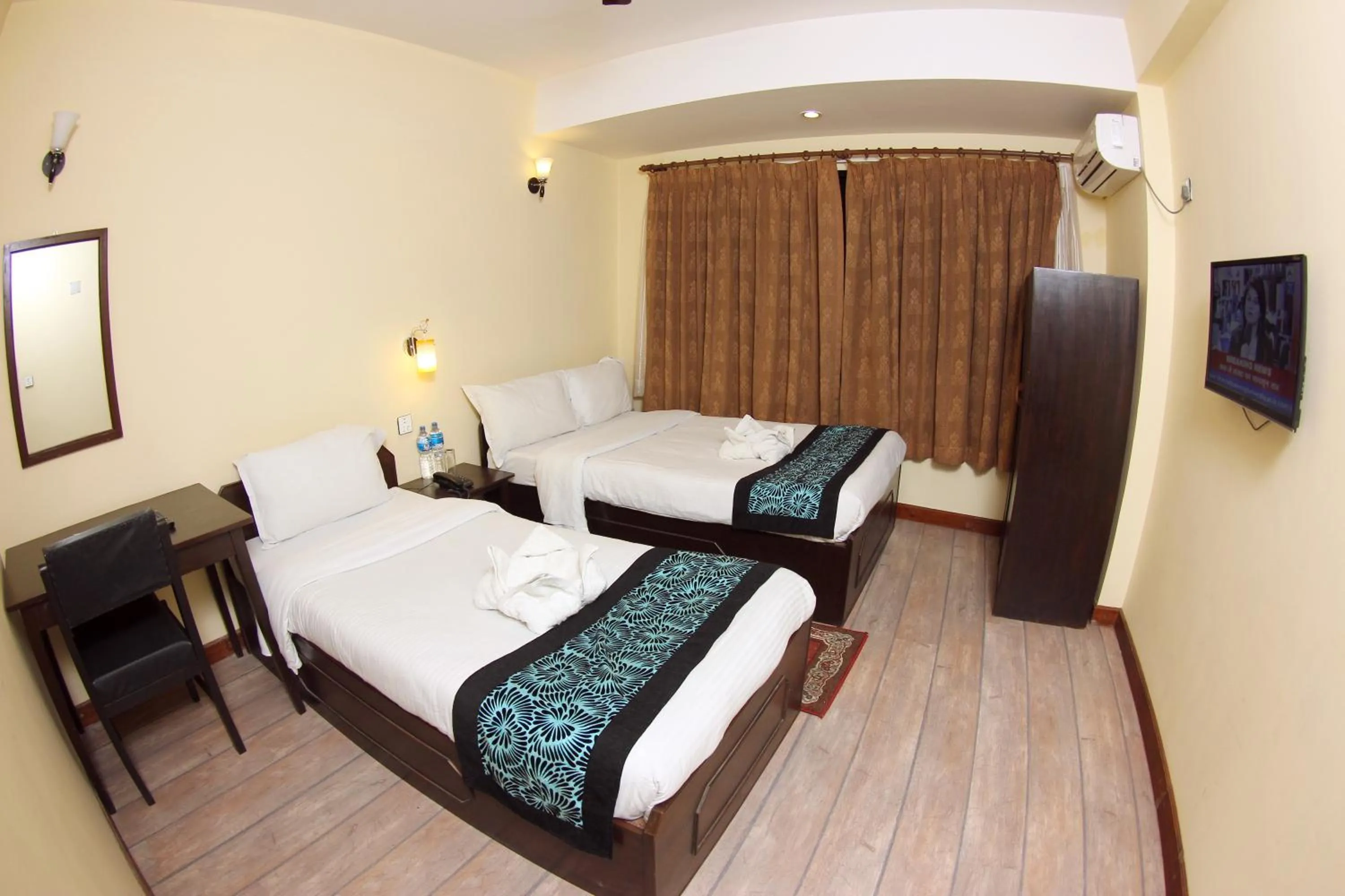 Photo of the whole room, Bed in Bag Packer's Lodge