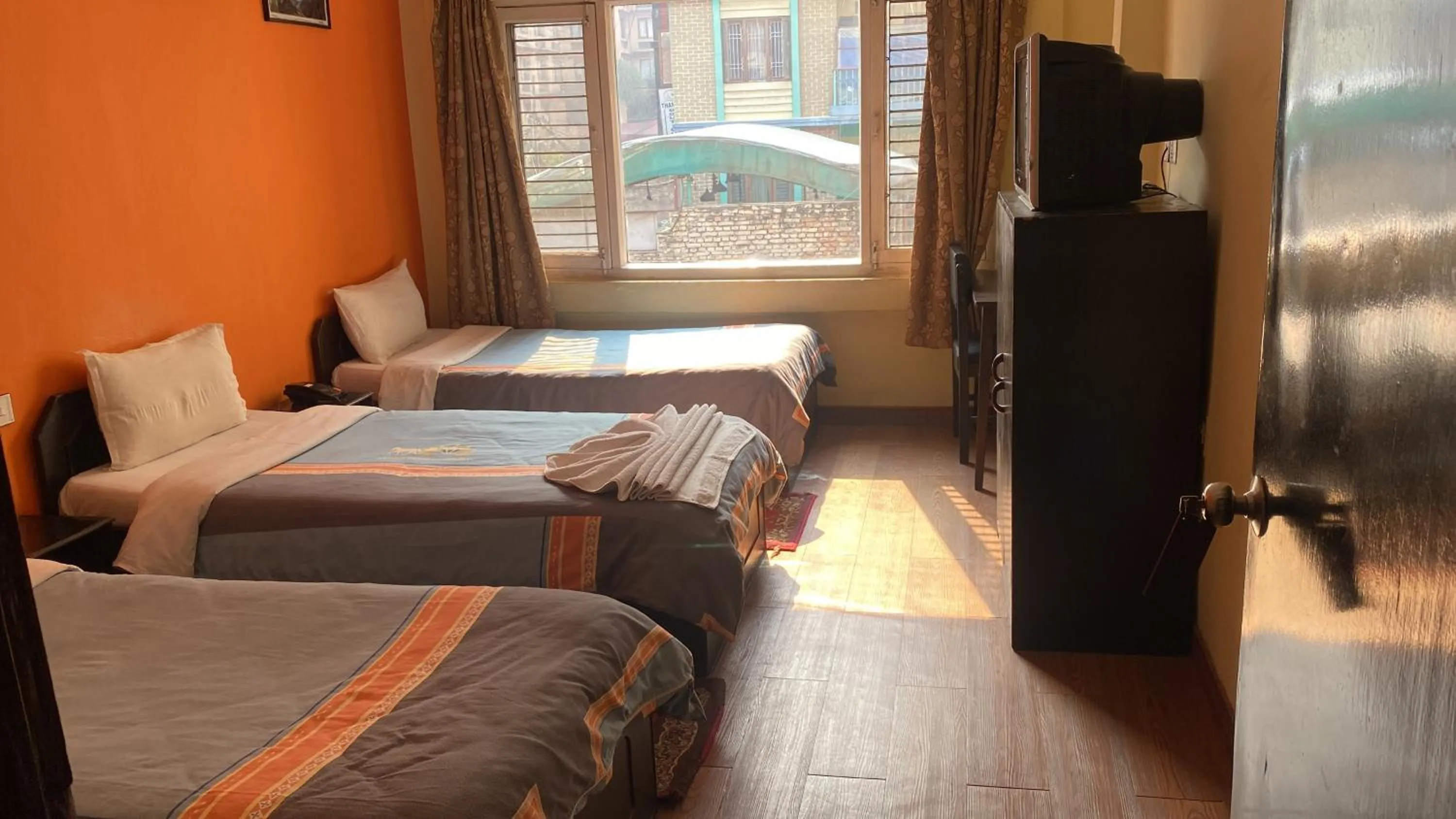 Property building, Bed in Bag Packer's Lodge