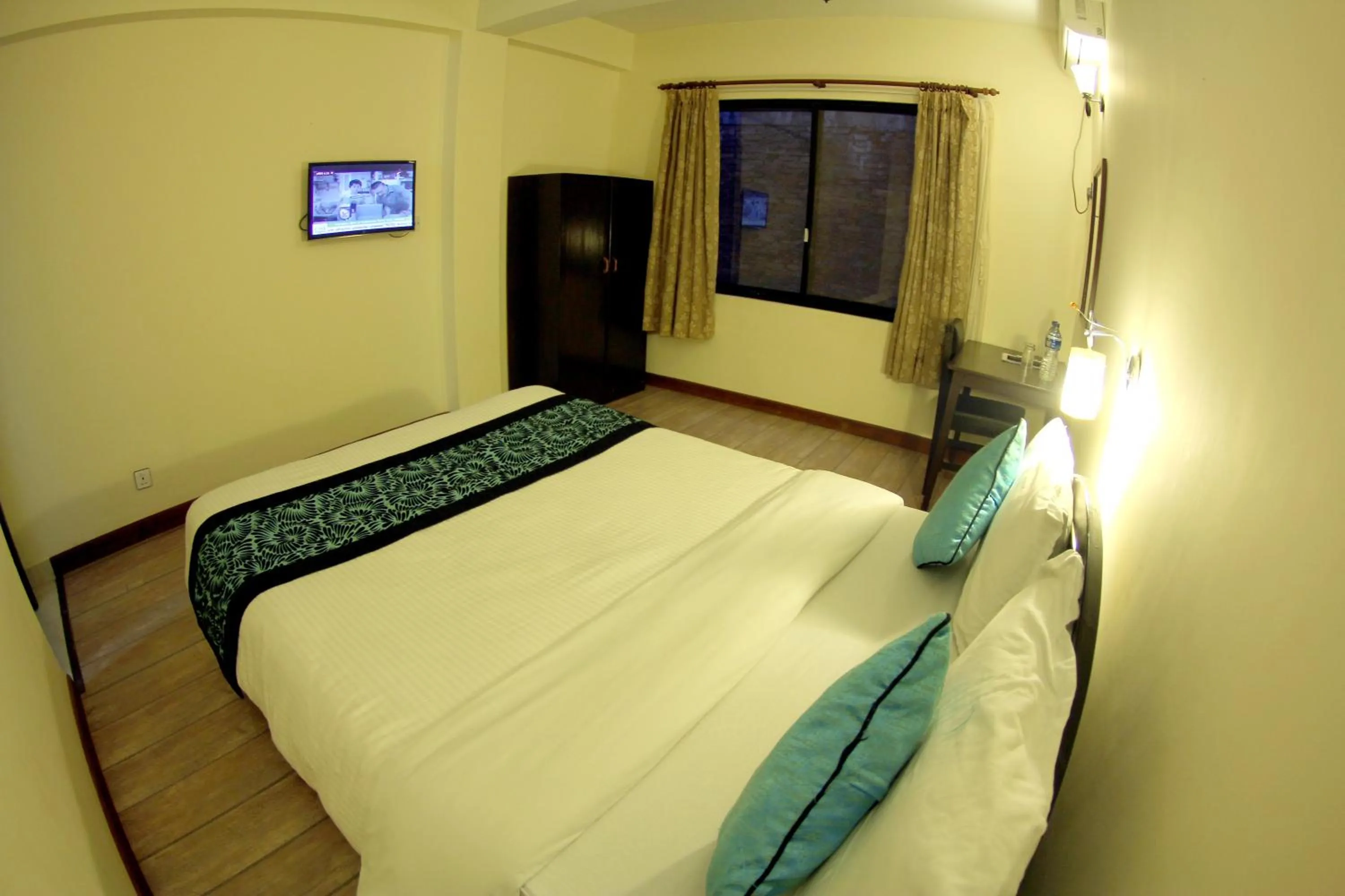 Photo of the whole room, Bed in Bag Packer's Lodge