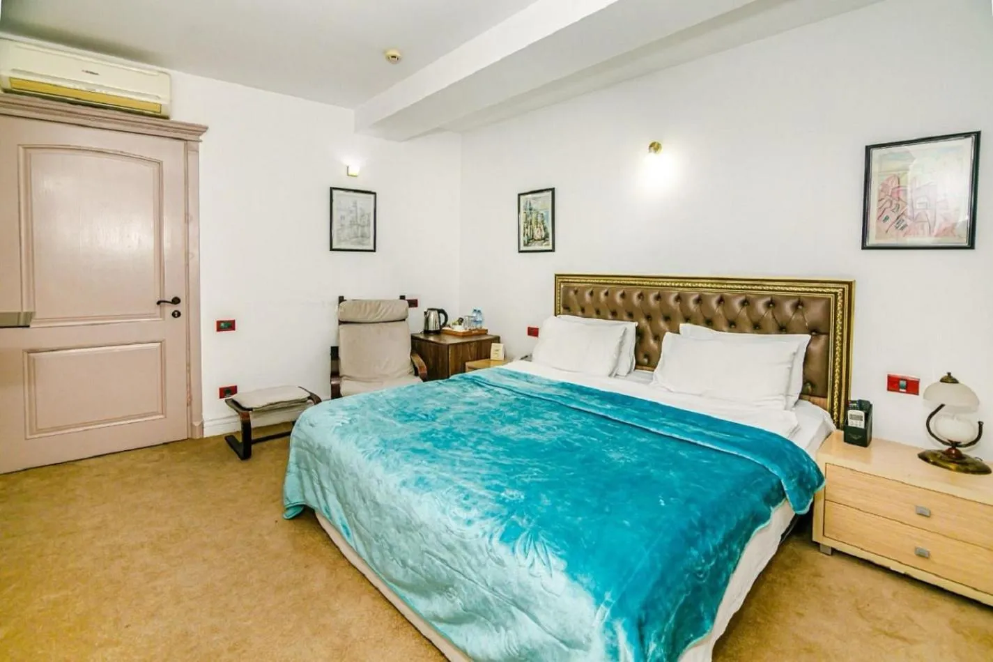 Bed in Deniz İnn Hotel