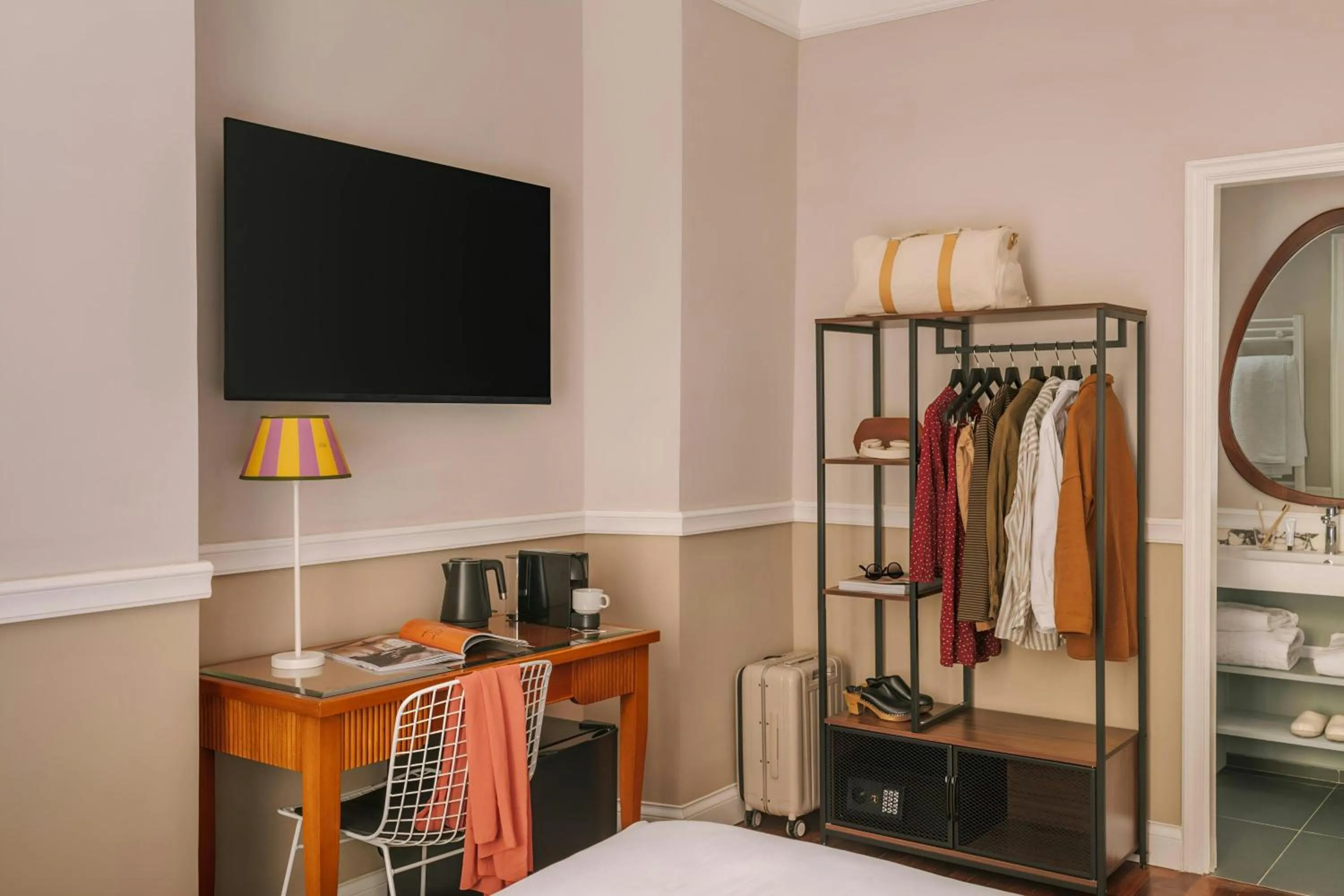 Bedroom in The Sonetto powered by Sonder