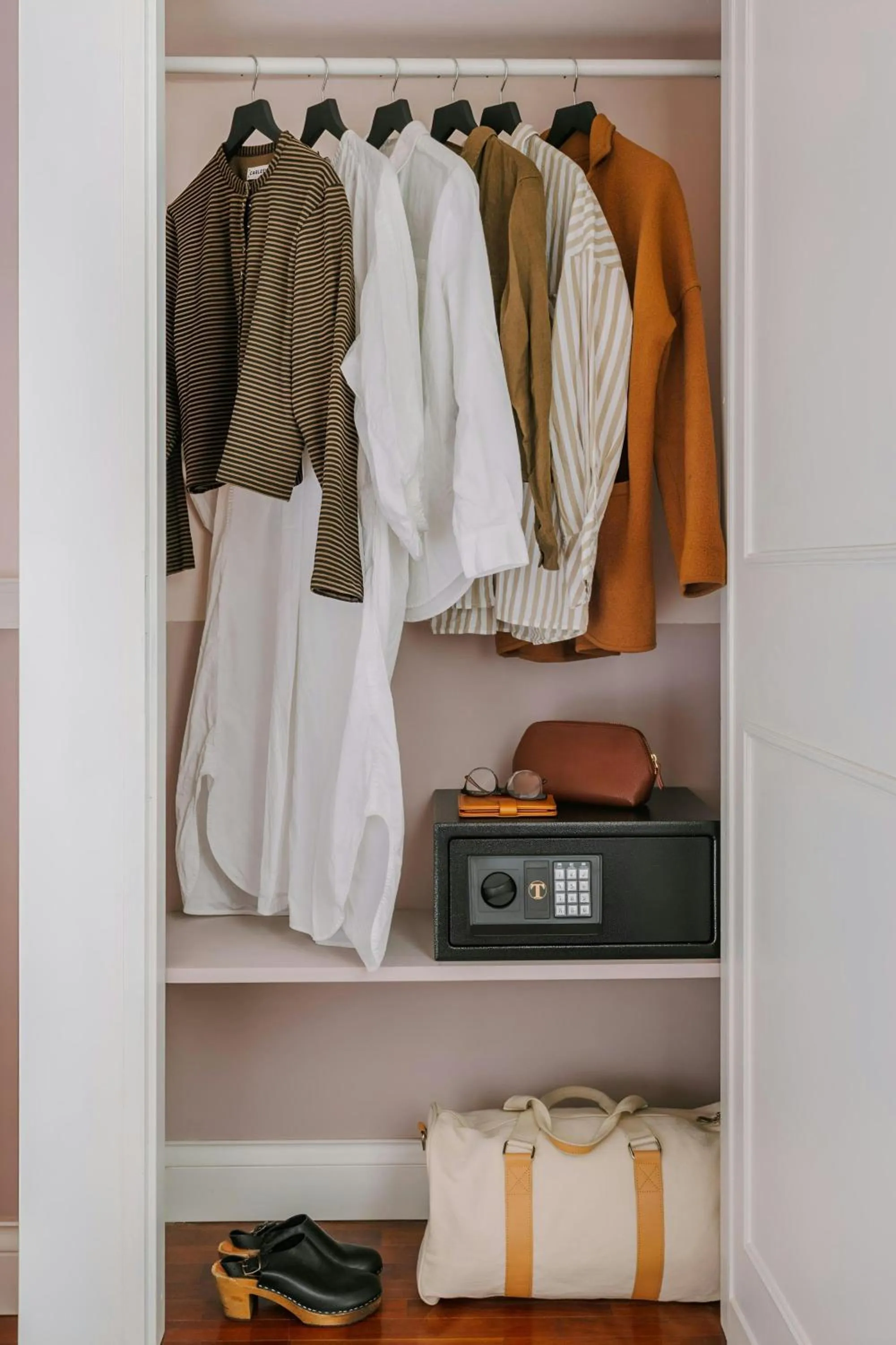 Bedroom in The Sonetto powered by Sonder